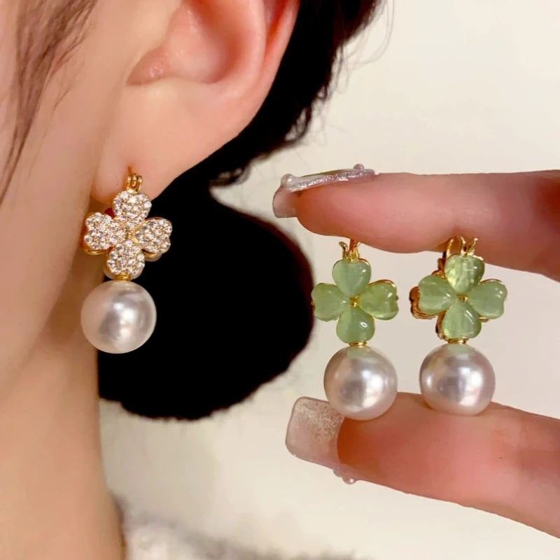 Close-up detail of the sparkling zircons and plating on the Cat's Eye Flower Pearl