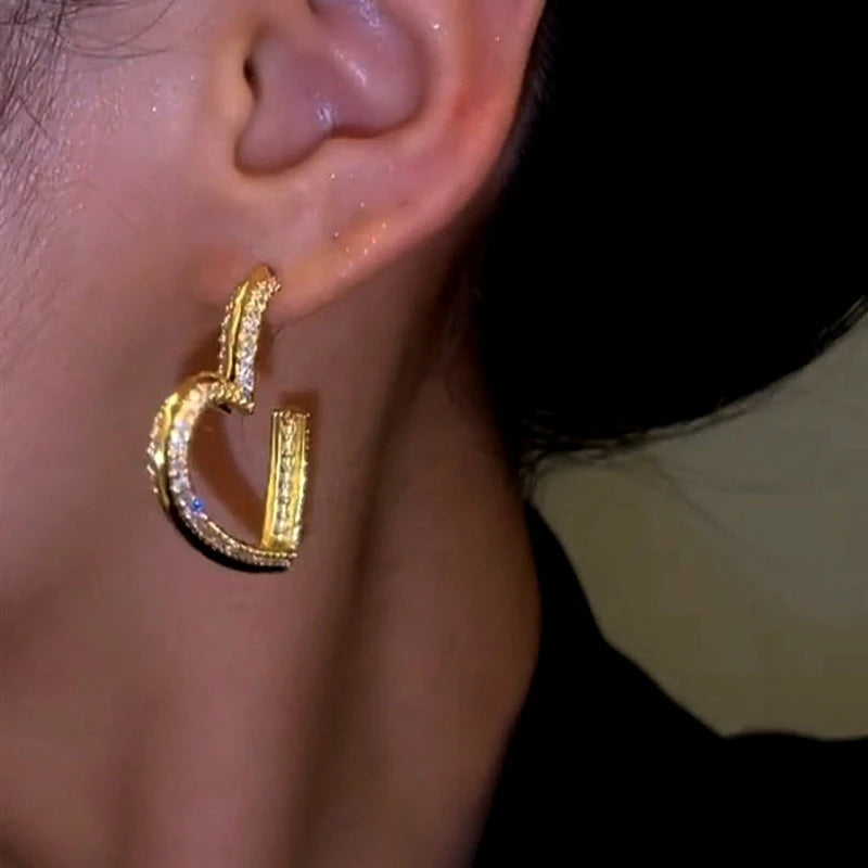 Close-up detail of the sparkling zircons and plating on the Dainty Drop Heart