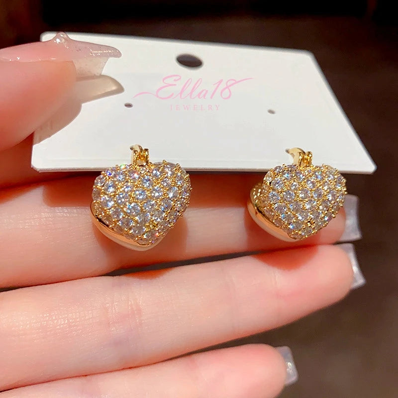 Close-up detail of the sparkling zircons and plating on the Reversible Pearl Heart