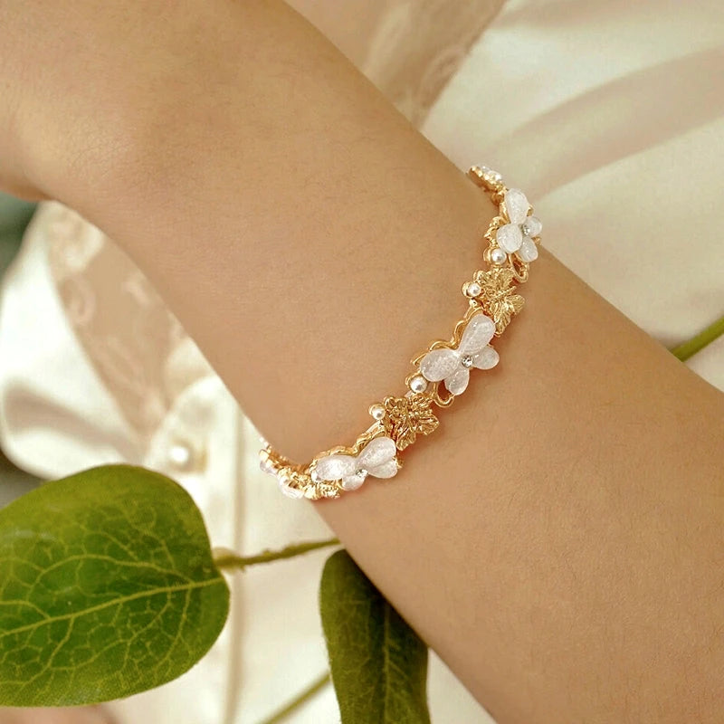 Model wearing the 14K Gold-plated Exquisite Zircon Pearl Butterfly Pearl Bracelets to highlight its design on the wrist
