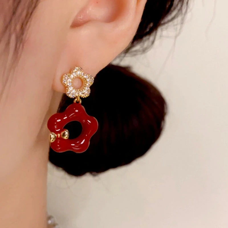 Close-up detail of the sparkling zircons and plating on the gold flower earrings