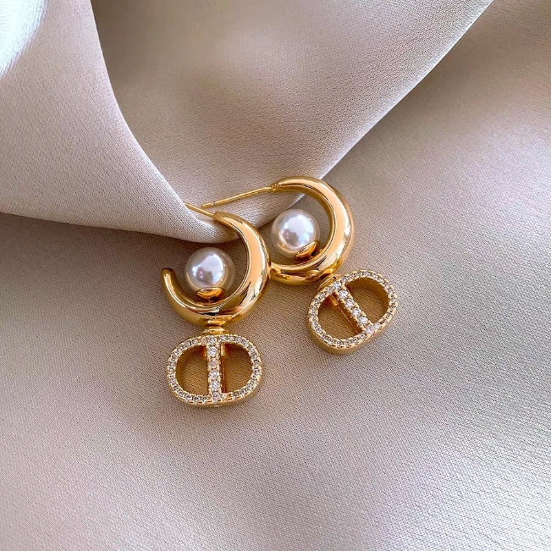 Close-up detail of the sparkling zircons and plating on the Shiny Pearl Earrings
