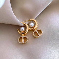 Close-up detail of the sparkling zircons and plating on the Shiny Pearl Earrings