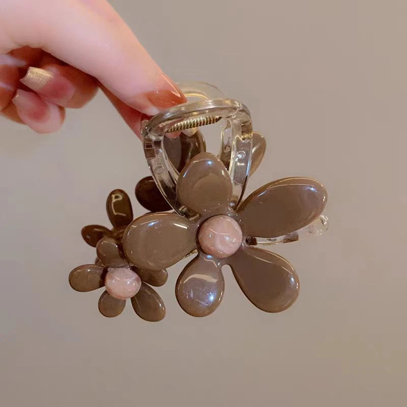 Detail of the color and pattern on the Flower Hair Clips