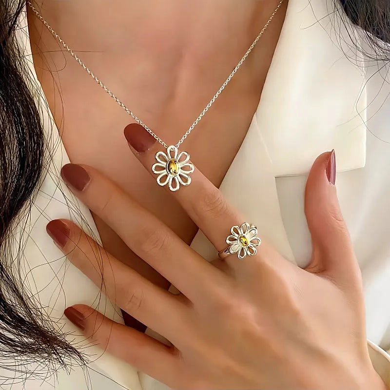 Sterling Silver Contrast Daisy Necklace - beautiful Daisy Necklace