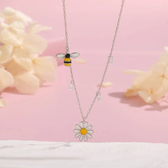 Detailed view of the Sterling Silver Daisy Sunflower Bee Clavicle Necklaces chain and pendant