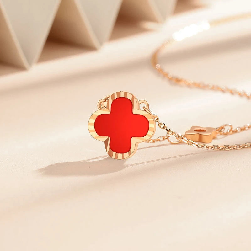 Detailed view of the Sterling Silver Four-Leaf Clover Agate Necklaces chain and pendant