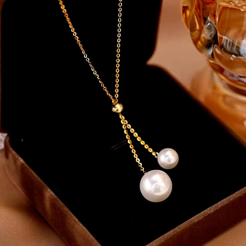 Detailed view of the Sterling Silver Large And Small Pearl Sweater Necklaces chain and pendant