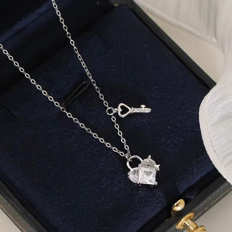 Close-up of the pendant and clasp on the Pearl Sweater Necklace