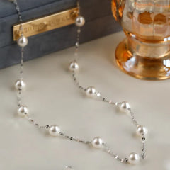 Detailed view of the Sterling Silver Luxury Pearl Necklace chain and pendant