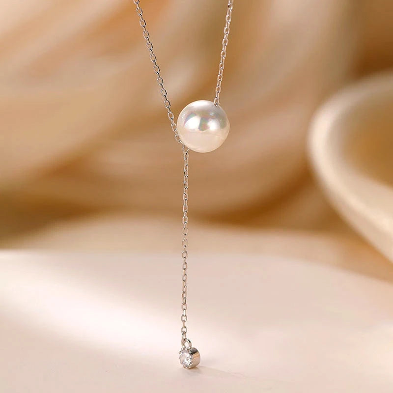 Close-up of the pendant and clasp on the Pearl Tassel Necklace