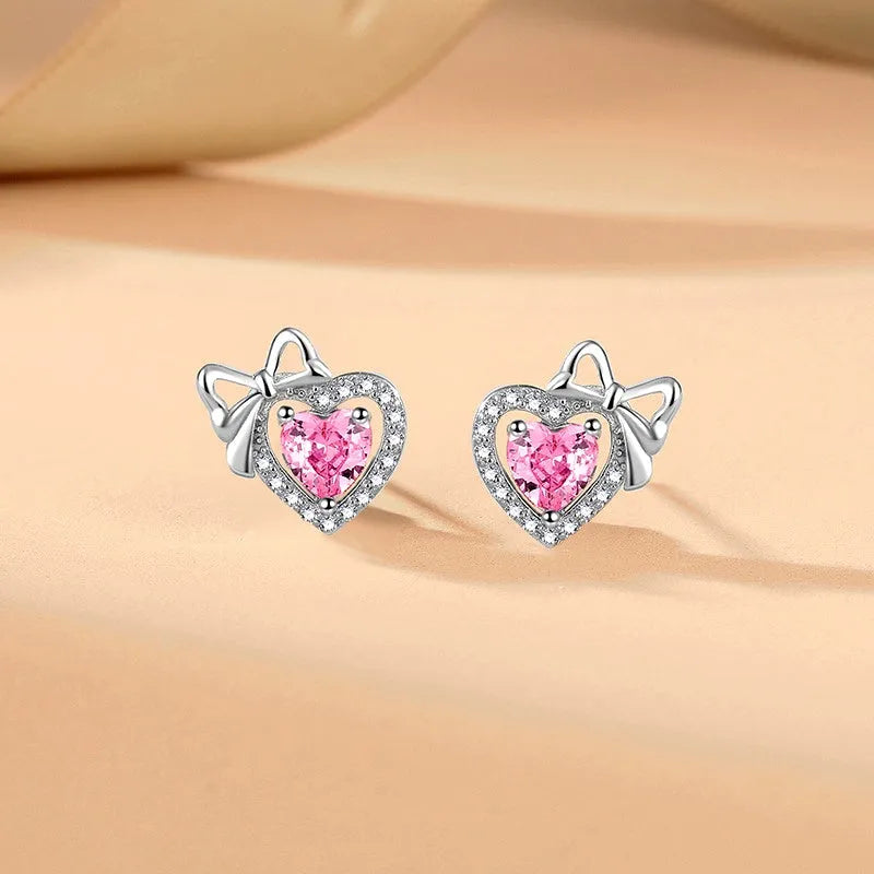 Close-up of the pendant and clasp on the Bow Jewelry Set