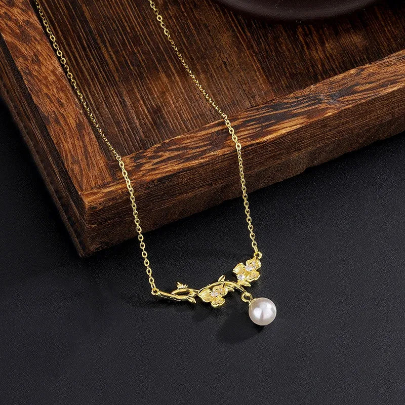 Detailed view of the Sterling Silver Thorn Flower Branch Necklaces chain and pendant