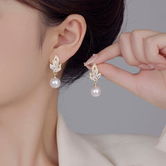 Exquisite and Elegant Zircon Leaf Earrings